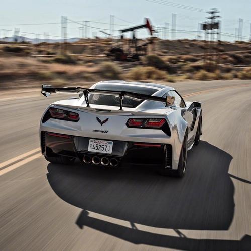 克尔维特和保时捷同画面出现的几率太罕见了