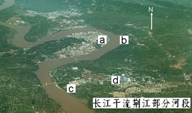 形成图中"九曲回肠"景象的地质作用主要是2.