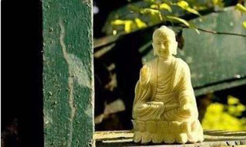 意思是把自己有的利好,能让给别人,真正的布施不拘泥于形式,更与财富