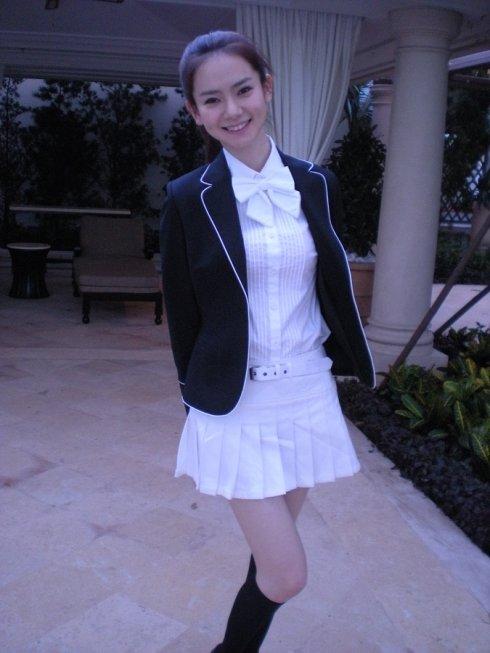 [转载]vv曝光《泡沫之夏》中自己青春校园制服装~~o(∩_∩)o