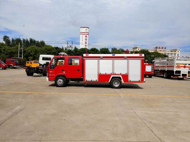 最新3吨泡沫消防车庆铃五十铃600p泡沫消防车改装厂