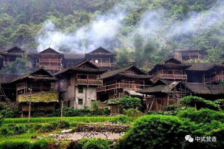吊脚楼是中国西南地区的古老建筑,最原始的雏形是一种干栏式民居.