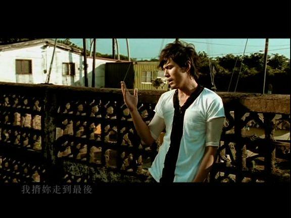 周杰伦白色风车中的发型