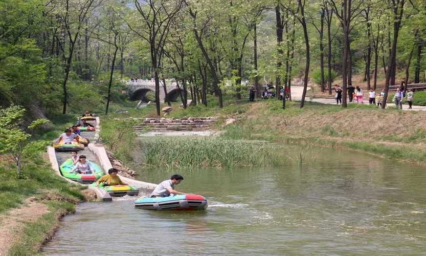  p>如月湖湿地公园位于博山城区西南10公里处,规划面积518公顷,森林