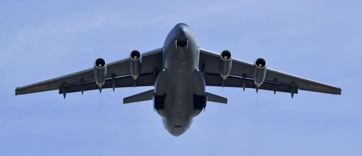 组图:"胖妞"变"鲲鹏",运-20和我并肩齐飞!