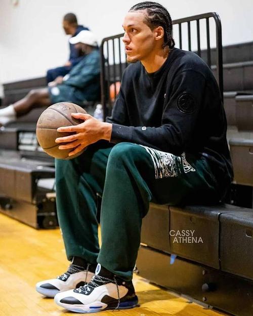 球鞋资讯!阿隆·戈登上脚ag2"魔蓝",有点不及预期