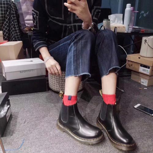 独家实拍马丁靴