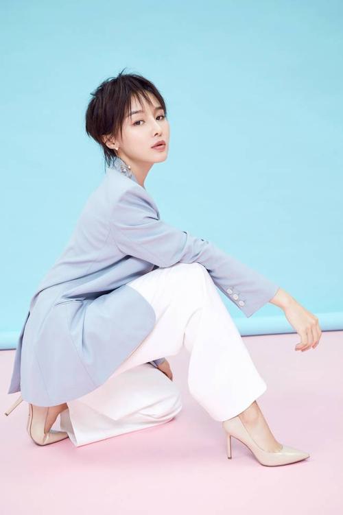 刘梦珂最新写真曝光简约干练尽显率性魅力