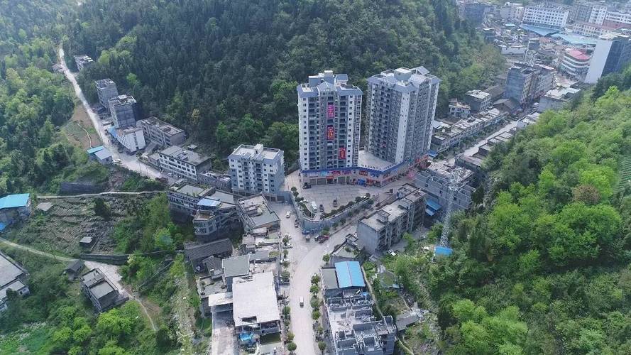  p>湖北省咸丰县下辖乡镇,清坪镇政府驻清水塘,常住人口36526人(2017