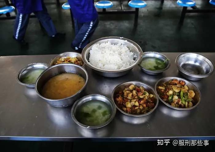 监狱犯人食堂都是什么样子的