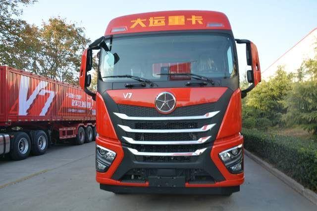 轻量化标杆 平均百公里油耗比竞品低3% 大运重卡v7牵引车强势来袭