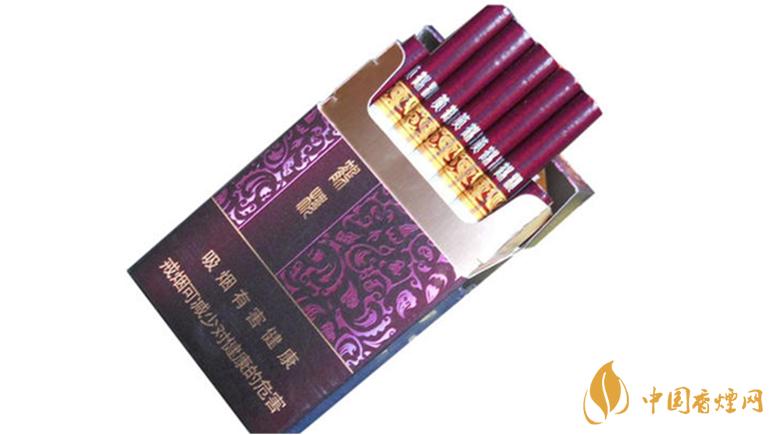 这款硬雅韵的焦油含量仅8mg,烟气竟浓烈如斯,爆发力显得绰绰有余,然