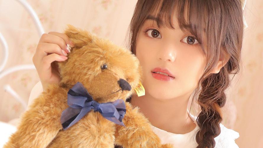 大眼萌妹子动人写真