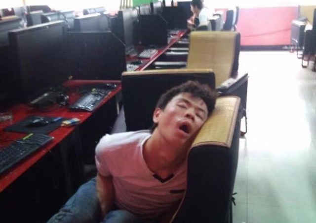 你绝对没见过的网吧大神,见过一个算我输