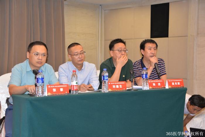 会议时间:2020/8/28到2020/8/30 图片人物:张章(左一) 刘瑞生(左二
