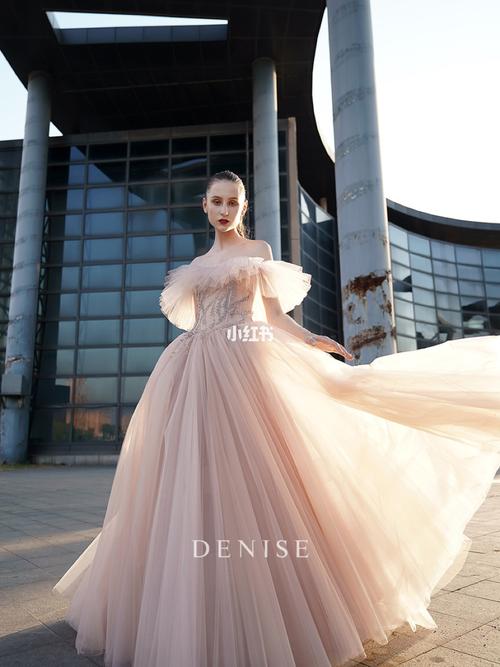 新品推介# 层层淡雅梦幻的珊瑚粉网纱随风扬起_denise怎么样_婚纱