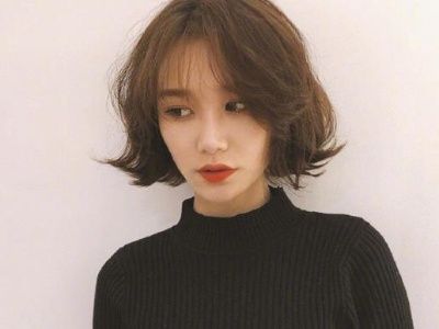 女生纹理卷短发发型 时尚百搭短发就这么烫