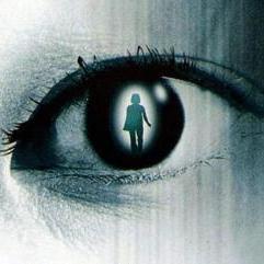 阴阳眼是民俗迷信中的一种通灵的特异功能,代表能看见鬼魂等其他人看