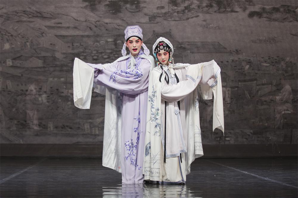 《1699桃花扇》剧照,施夏明饰演侯方域,单雯饰演李香君.