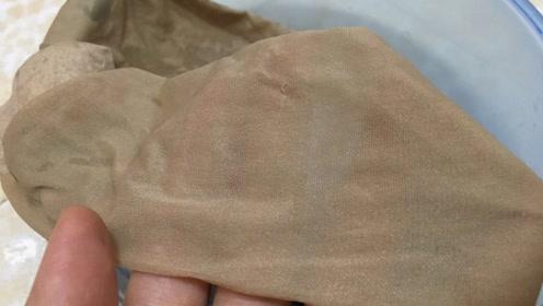 新买的丝袜别急着穿,这样处理一下,穿一年都不会勾丝,太实用了