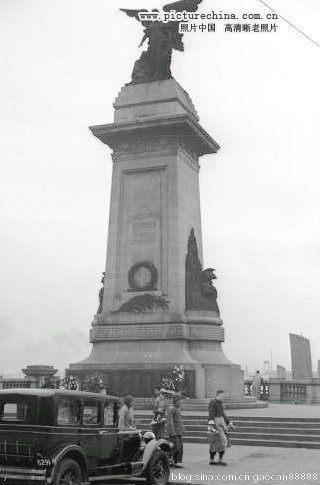 和平女神像,位于爱多亚路(今延安东路)外滩,面朝西,1924年2月16日