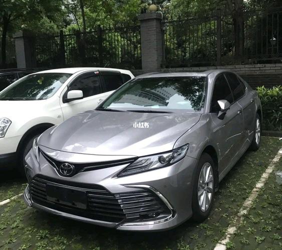 21款凯美瑞2.0豪华 钛灰银 黑内 订车_脚垫_保养_2021