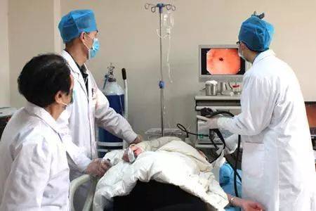 少女查出胃癌离世,医生提醒:胃癌偏爱有这4个习惯的年轻人!