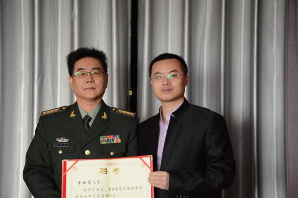 刘军成院长与名誉院长李如龙大校_副本.jpg