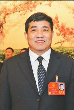 李振国代表充分发挥资源优势做大做强健康产业