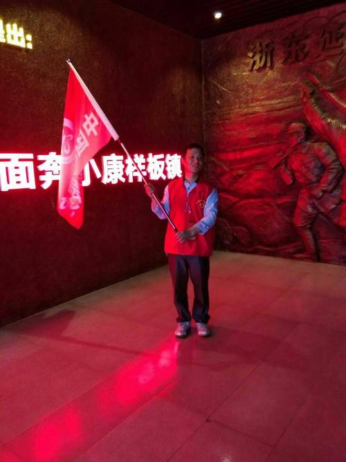 接着乘座大巴到梁弄红色纪念馆参观,看四明湖的美景!