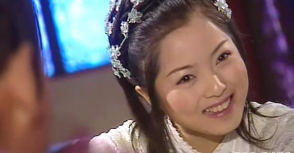 《少年包青天第一部》里庞飞燕的扮演者是谁?