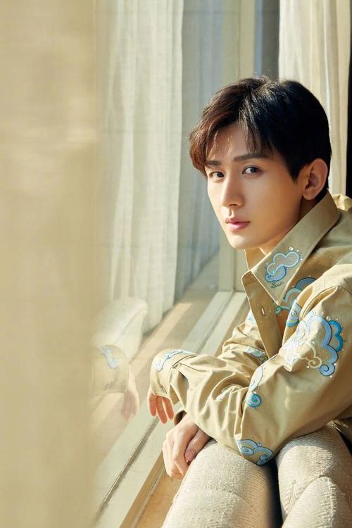 快讯| 任嘉伦发布会,龚俊快本,井柏然大片,成毅写真