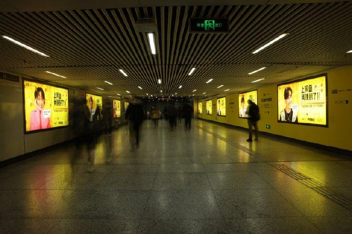 上海双十一后的地铁站##看我如何节后鱼生