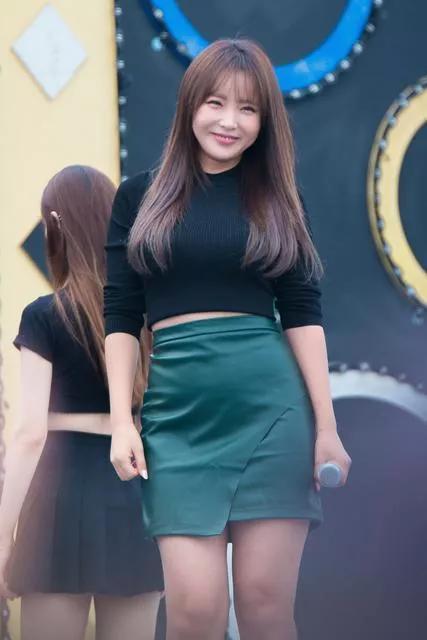 洪真英又美又清纯微胖的身材怎么看迷人