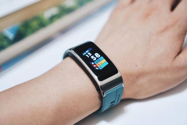 时隔两年,华为新一代手环b6来了,全新的外观设计!