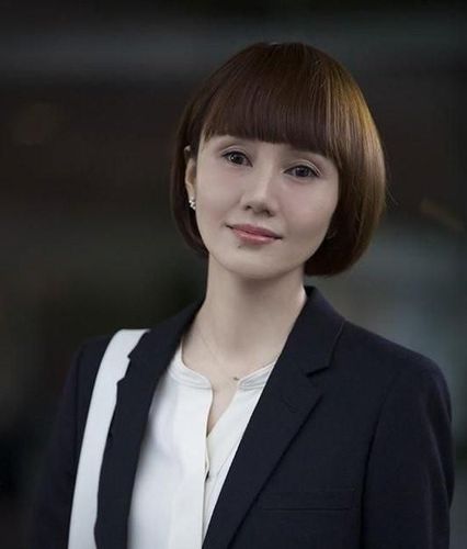 袁泉也翻车?网友:忍了她的发型衣服和副乳,实在忍不了