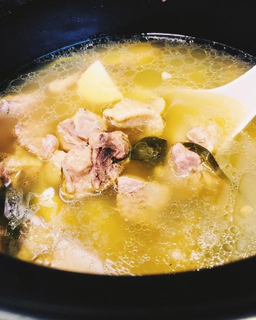 吹落樱花做的香菇炖鸡汤