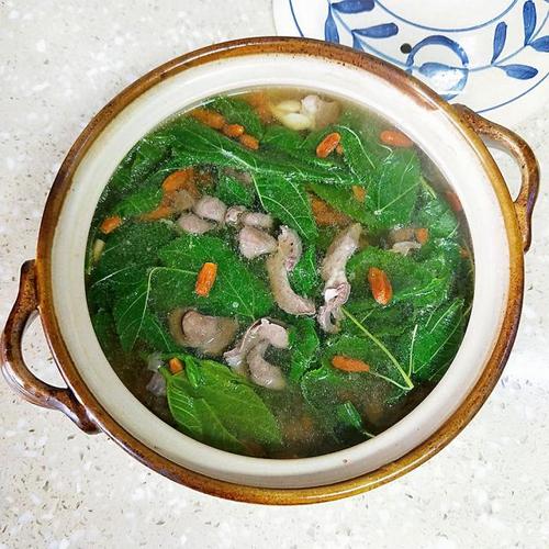 桑叶芽猪心汤  by 宸·羽 原料:桑叶芽,猪心,枸杞子,油,盐,淀粉,胡椒