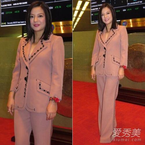 裙,红色的衬衫,黑色短袖和蝴蝶结腰带设计,&