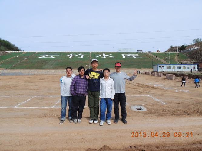 五一榆社行3路边的云竹土林