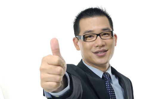竖起大拇指夸奖的商务男性高清图片图片
