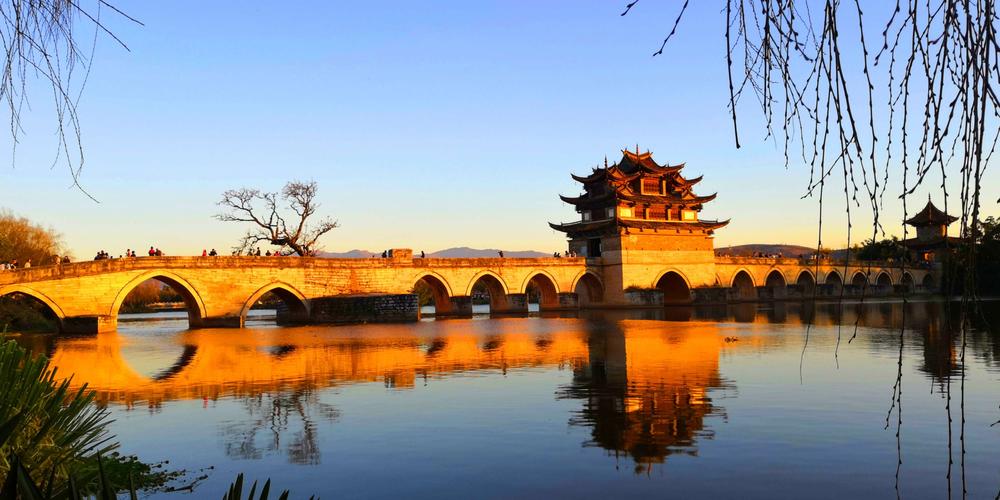 七彩云南之旅:建水古城篇《九州之颠,彩云之南,四处飘逸着古风,遍地