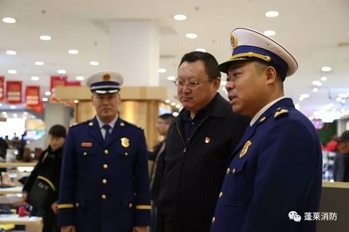 蓬莱市委常委,办公室主任,市政府党组成员崔洪勋带队检查节前商场消防