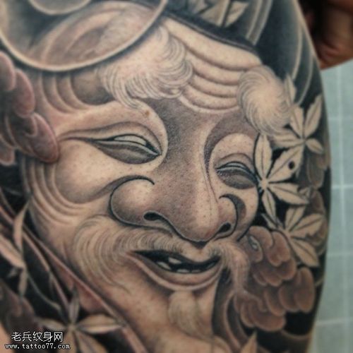 背部白胡子老人纹身图案