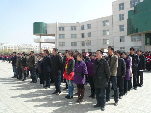 乌拉特前旗第一中学举办为青海玉树地震灾区捐款仪式