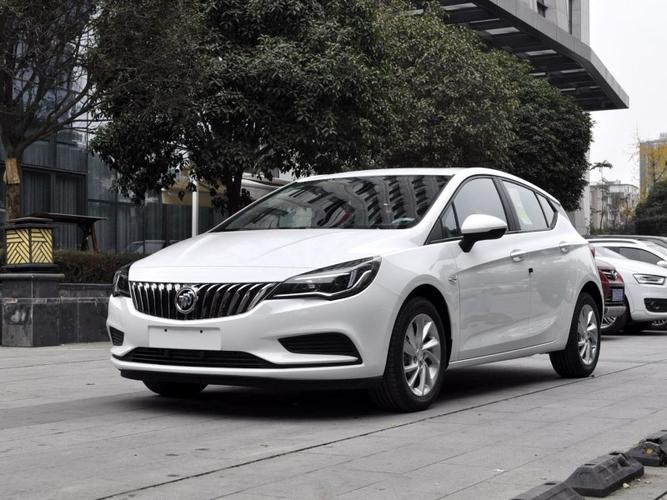 上汽通用别克 威朗 2018款 两厢 15s 自动领先型 雪域白 车身外观