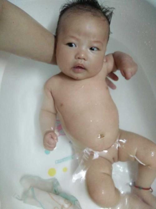 各位宝妈你们的宝宝洗澡是怎样的