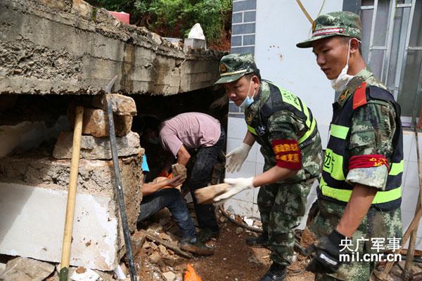 云南边防吴勇军:灾区50小时徒步跋涉100公里
