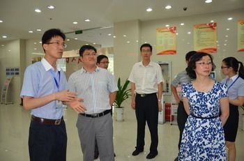 区基层党建工作互学互比活动检查组来盛泽检查指导