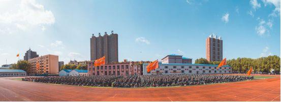 全国劳动模范李艳走进吉林工业职业技术学院